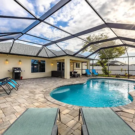 Salt Water Heated Pool, Sleeps 6 - Villa Soak Up The Sun - Roelens Vacations